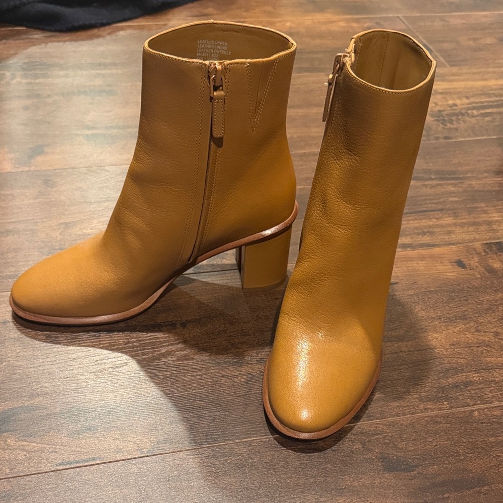 Brand New/ Never Worn Tory Burch booties